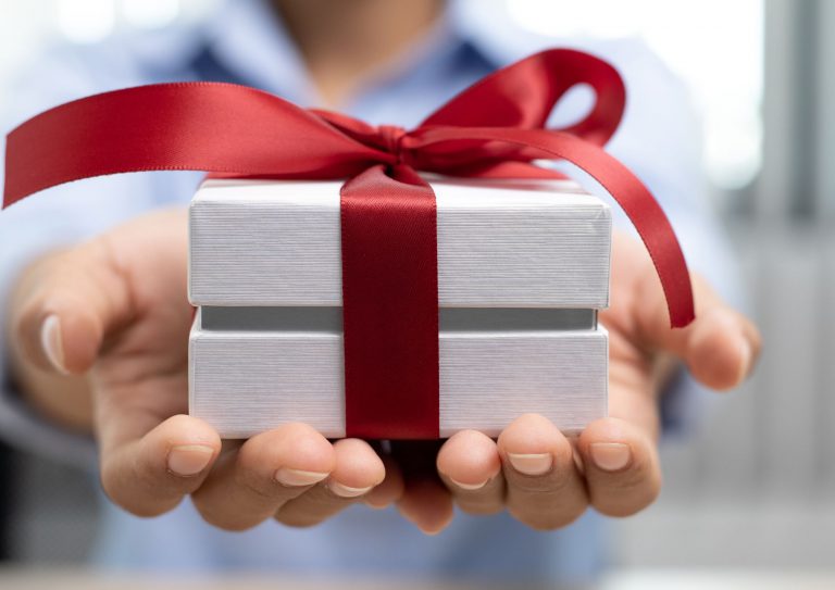 מביעים הערכה: 5 רעיונות למתנות ממותגות שישמחו את העובדים שלכם!